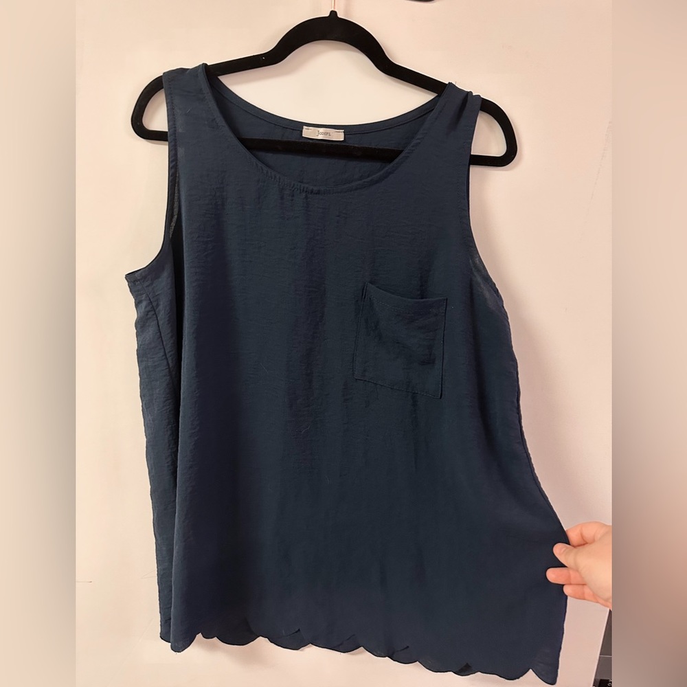Jodifl Woman’s Navy Blue Scalloped Hem Tank Top, size L